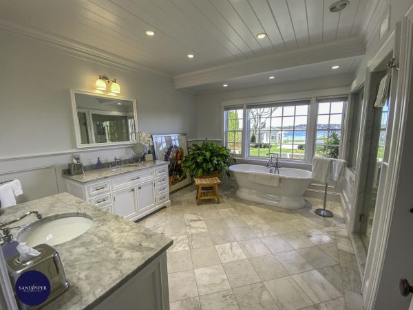 Cape Cod Home 995148