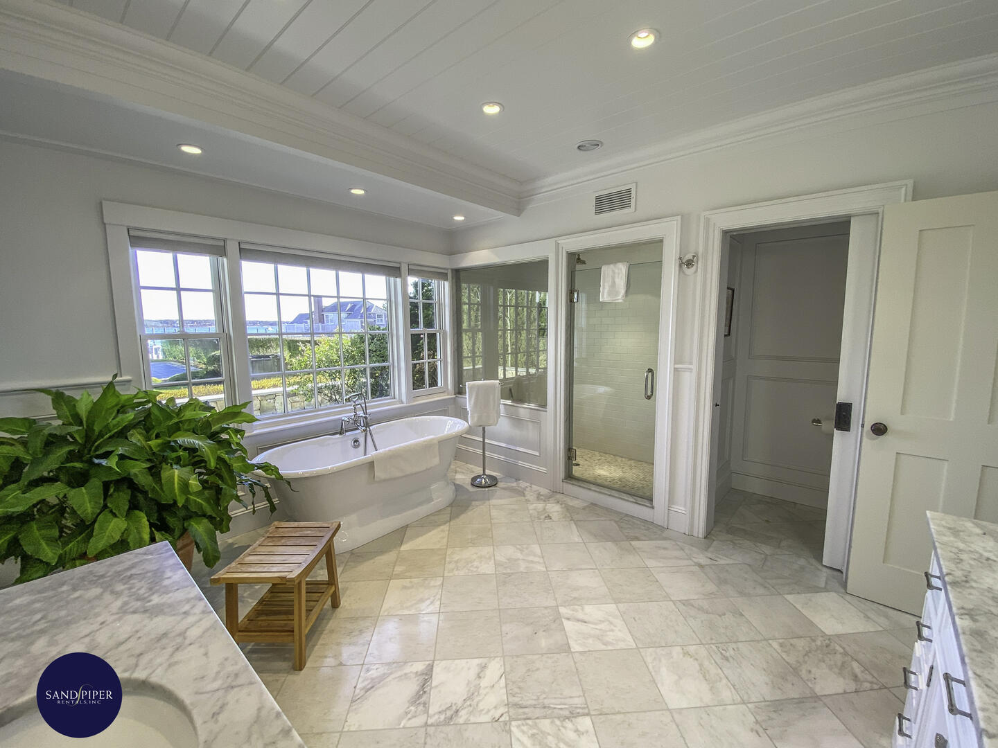Cape Cod Home 995148