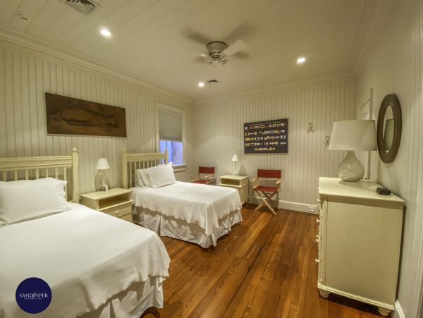 Cape Cod Home 995148
