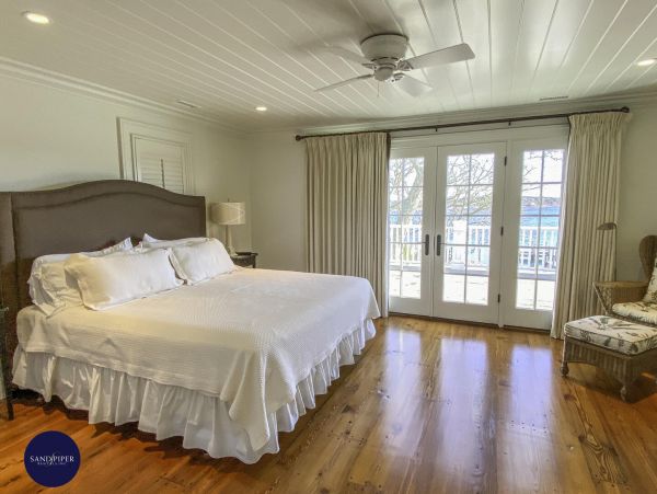 Cape Cod Home 995148