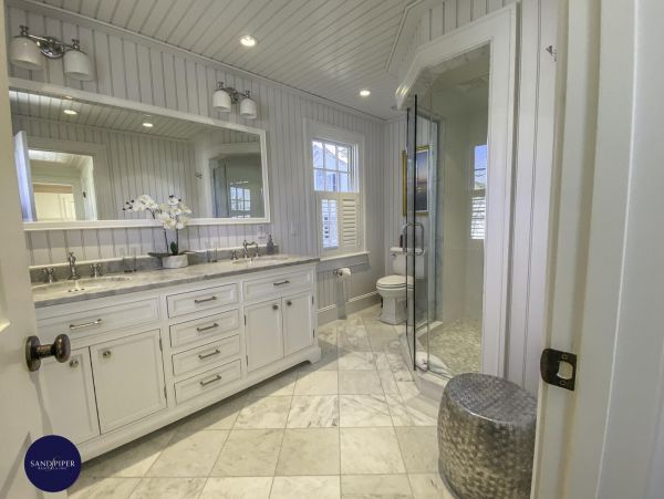 Cape Cod Home 995148
