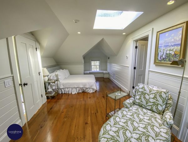 Cape Cod Home 995148