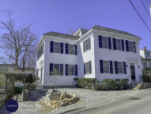 Cape Cod Home 995150
