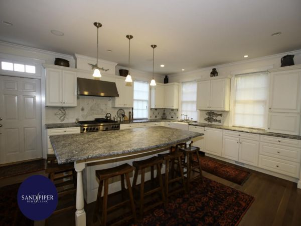 Cape Cod Home 995150