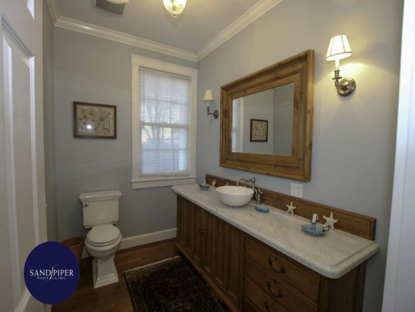 Cape Cod Home 995150