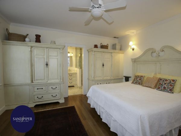 Cape Cod Home 995150