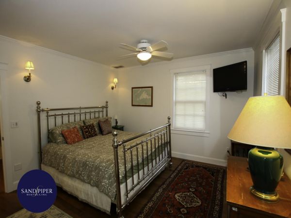 Cape Cod Home 995150