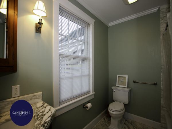 Cape Cod Home 995150