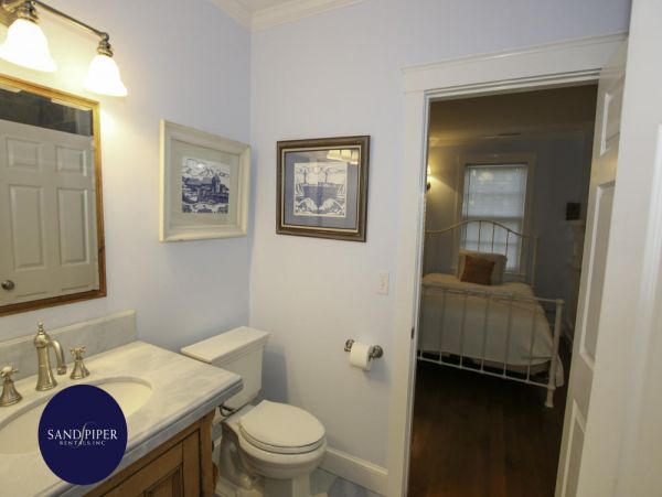 Cape Cod Home 995150