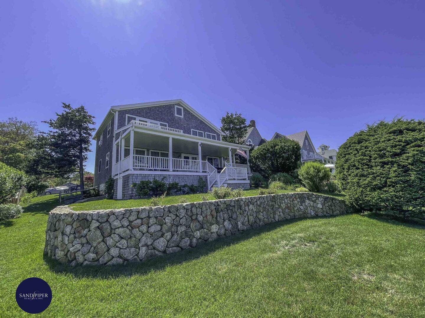 Cape Cod Home 995151