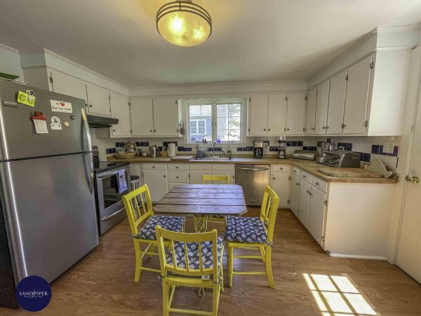 Cape Cod Home 995151