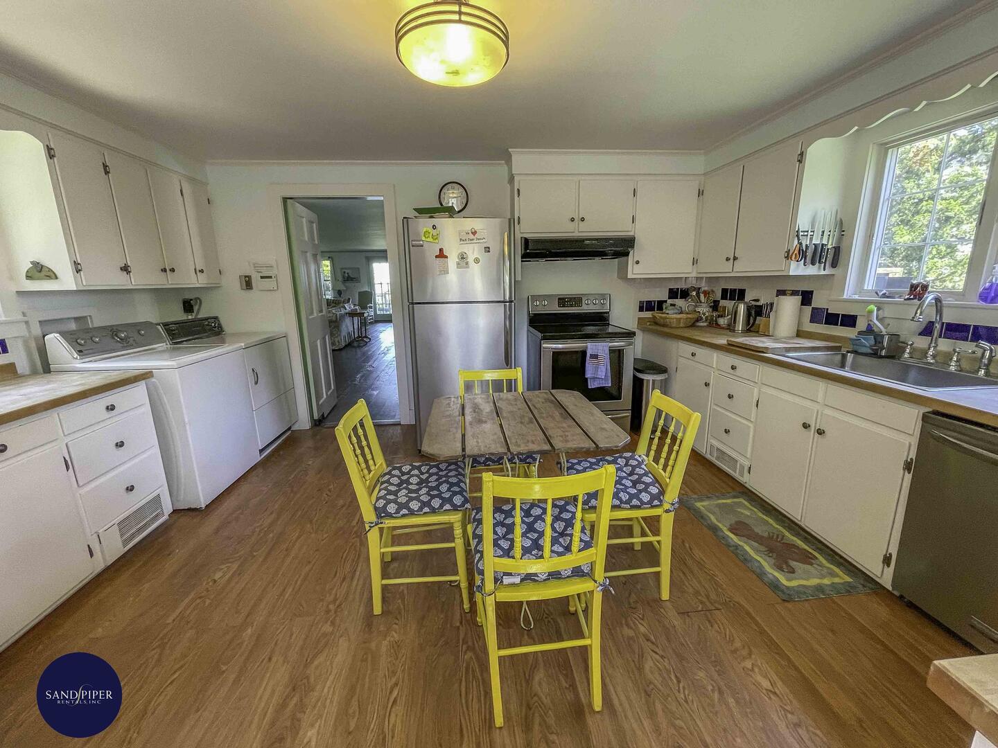 Cape Cod Home 995151