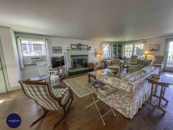 Cape Cod Home 995151