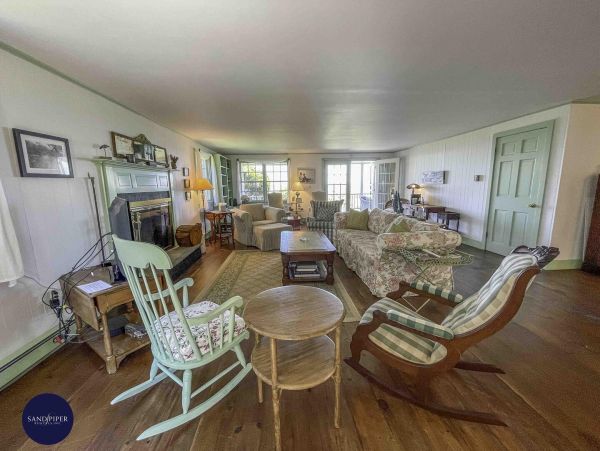 Cape Cod Home 995151