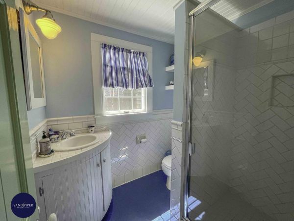 Cape Cod Home 995151