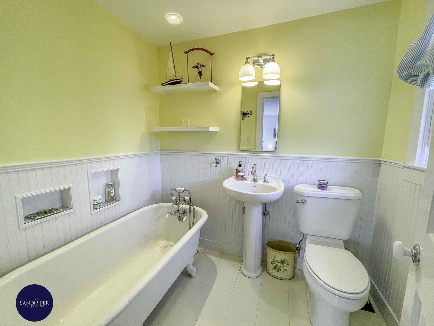 Cape Cod Home 995151