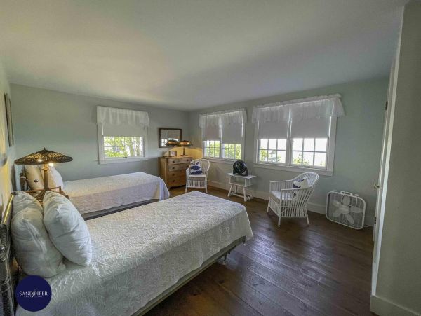 Cape Cod Home 995151