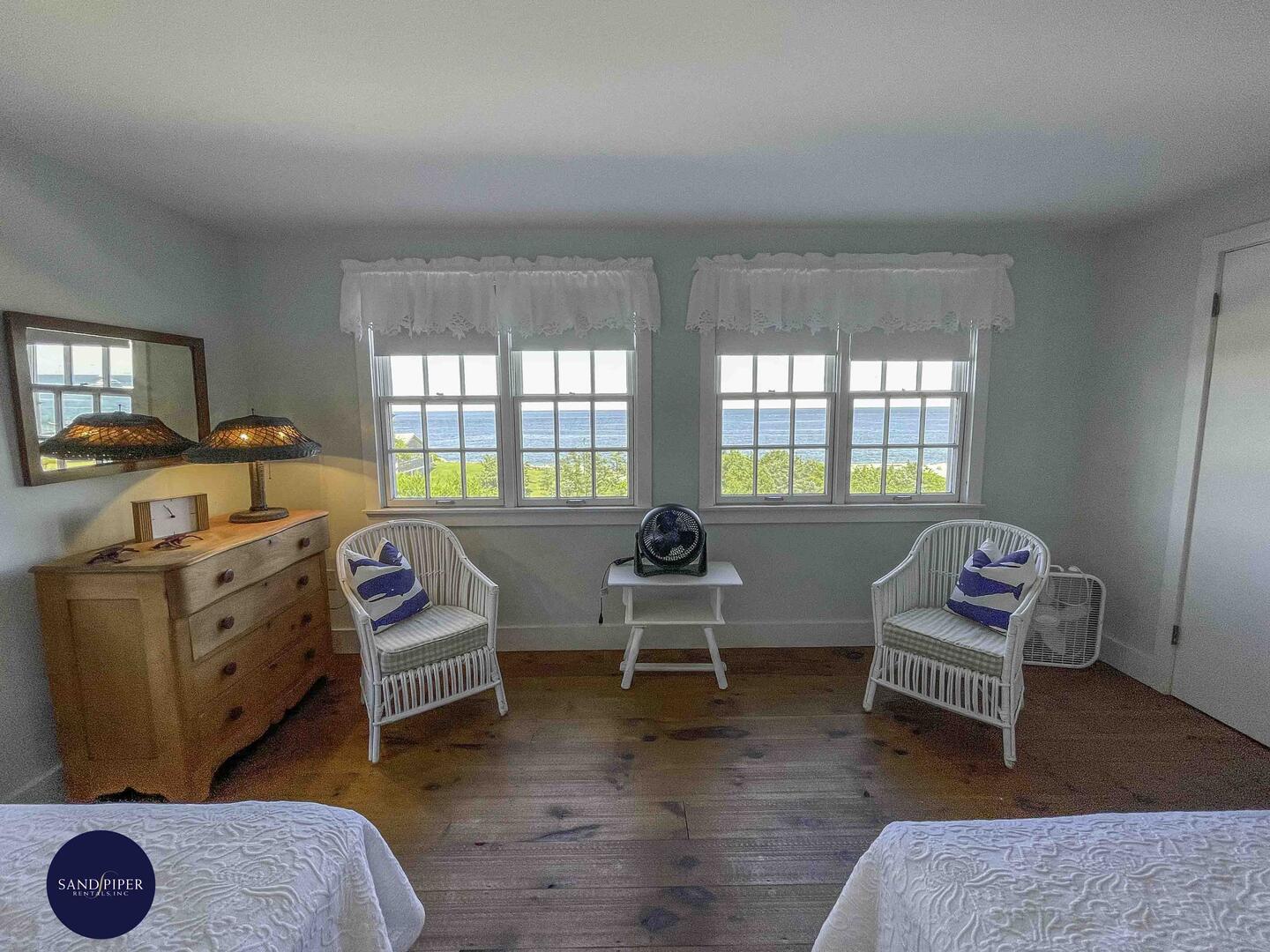 Cape Cod Home 995151
