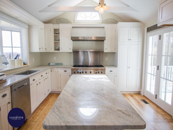 Cape Cod Home 995152