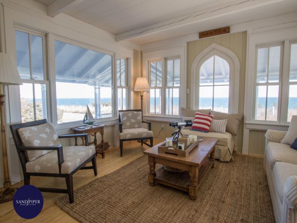 Cape Cod Home 995152