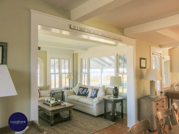 Cape Cod Home 995152