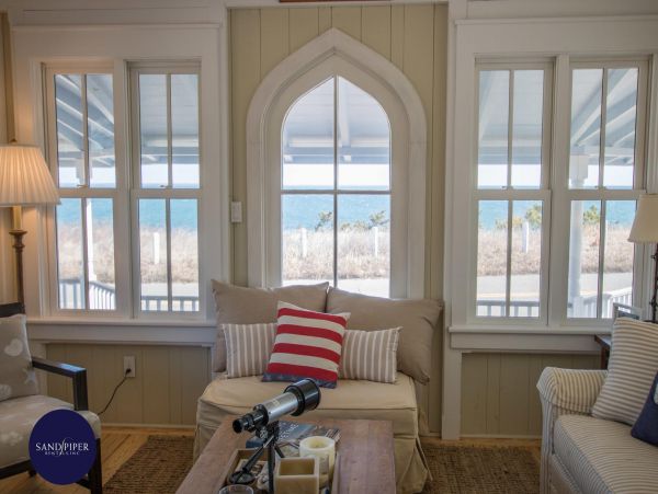 Cape Cod Home 995152