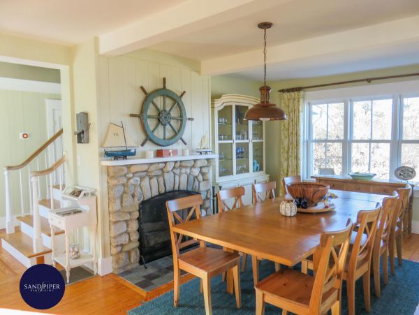 Cape Cod Home 995152