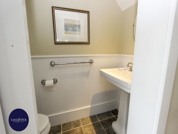 Cape Cod Home 995152