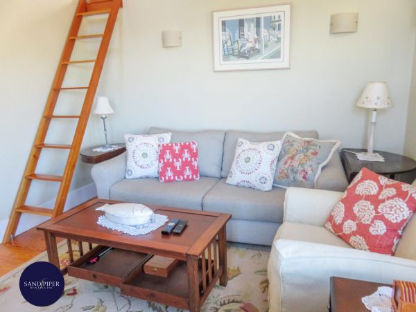 Cape Cod Home 995152