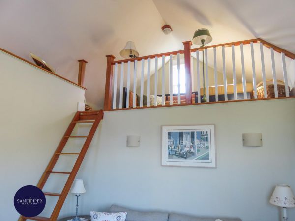 Cape Cod Home 995152