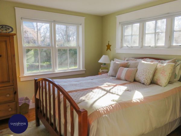 Cape Cod Home 995152