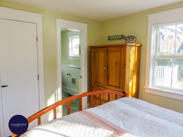 Cape Cod Home 995152