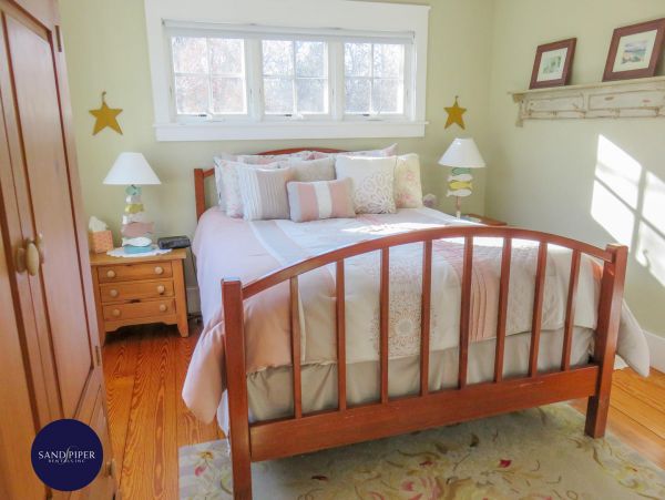 Cape Cod Home 995152