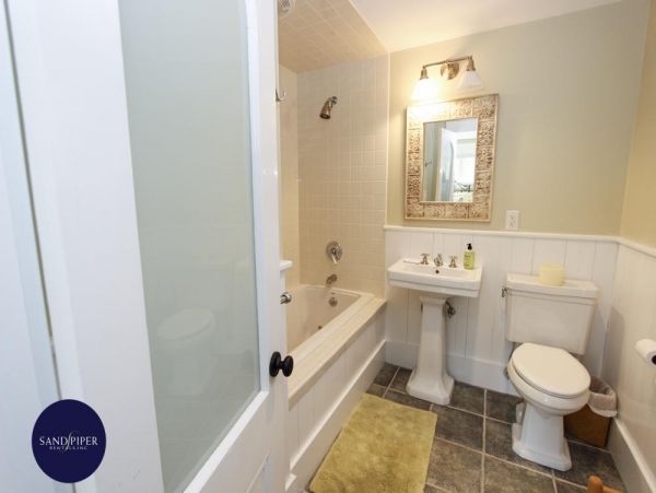 Cape Cod Home 995152