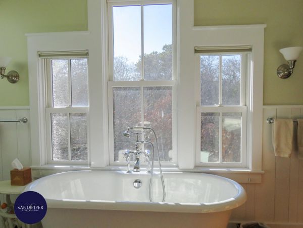 Cape Cod Home 995152