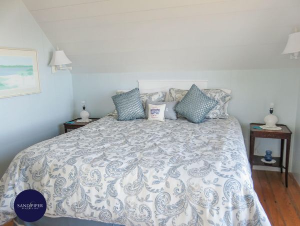 Cape Cod Home 995152