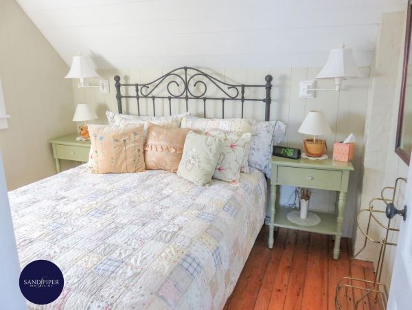 Cape Cod Home 995152