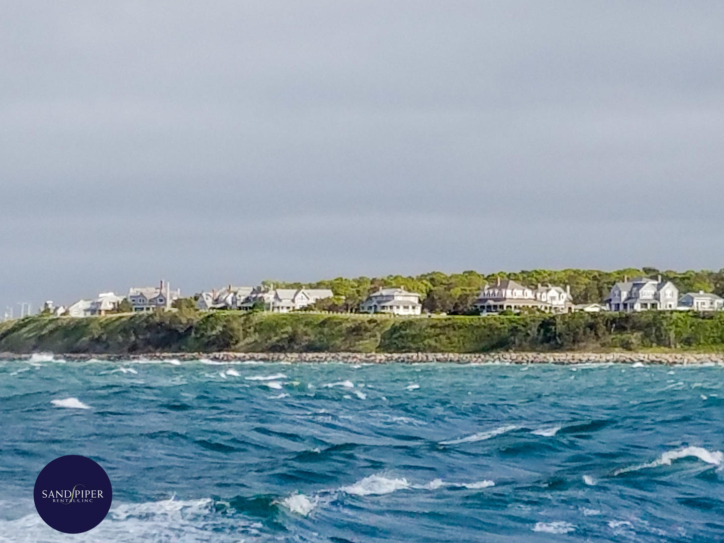 Cape Cod Home 995152