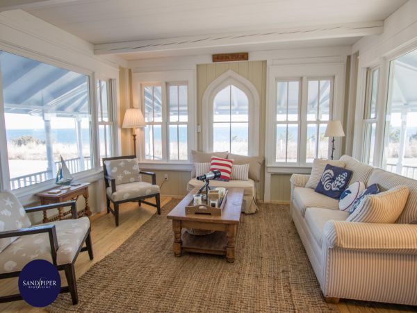 Cape Cod Home 995152