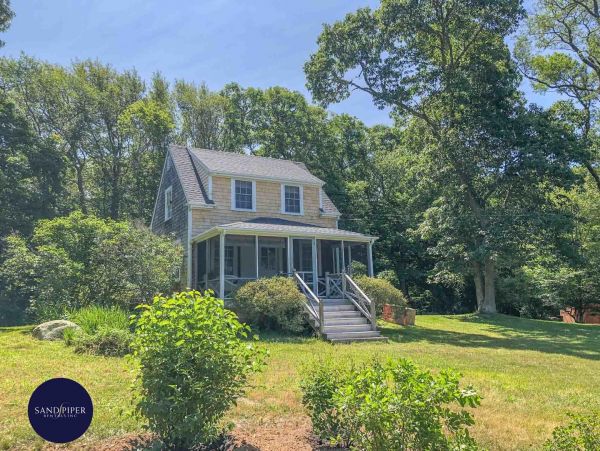Cape Cod Home 995153