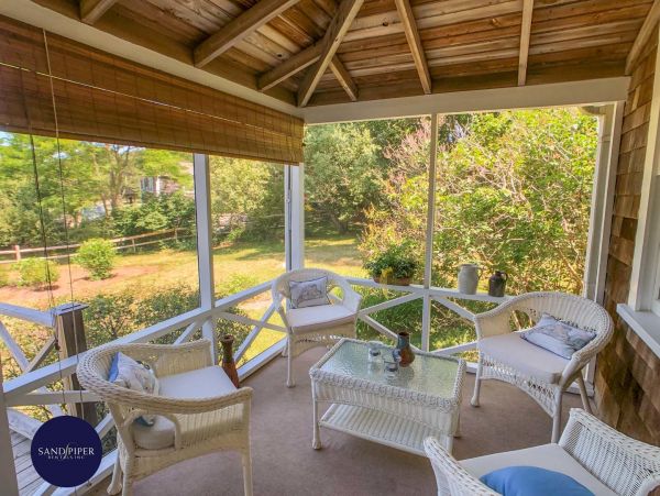 Cape Cod Home 995153