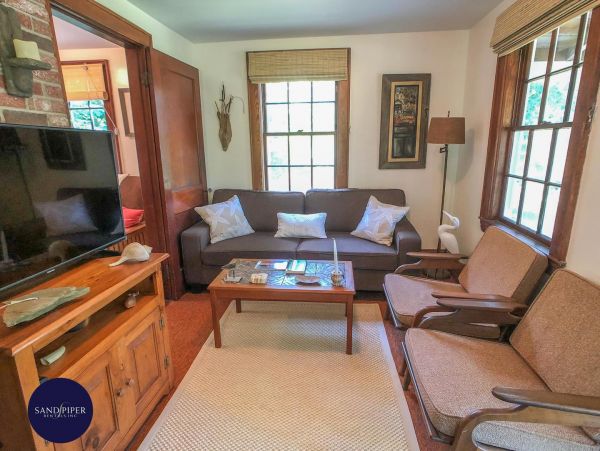 Cape Cod Home 995153