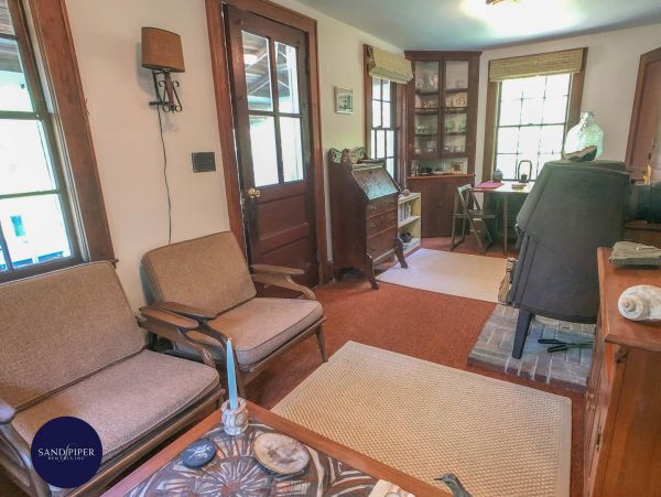 Cape Cod Home 995153