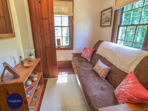 Cape Cod Home 995153