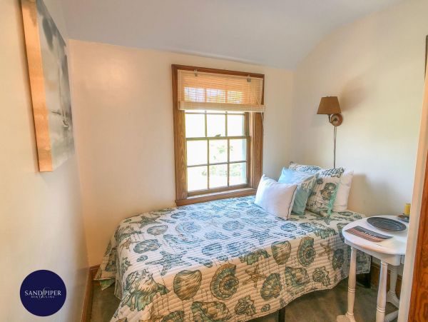 Cape Cod Home 995153