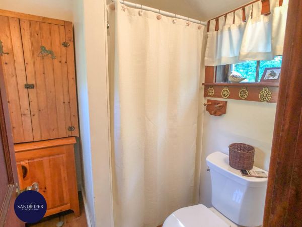 Cape Cod Home 995153