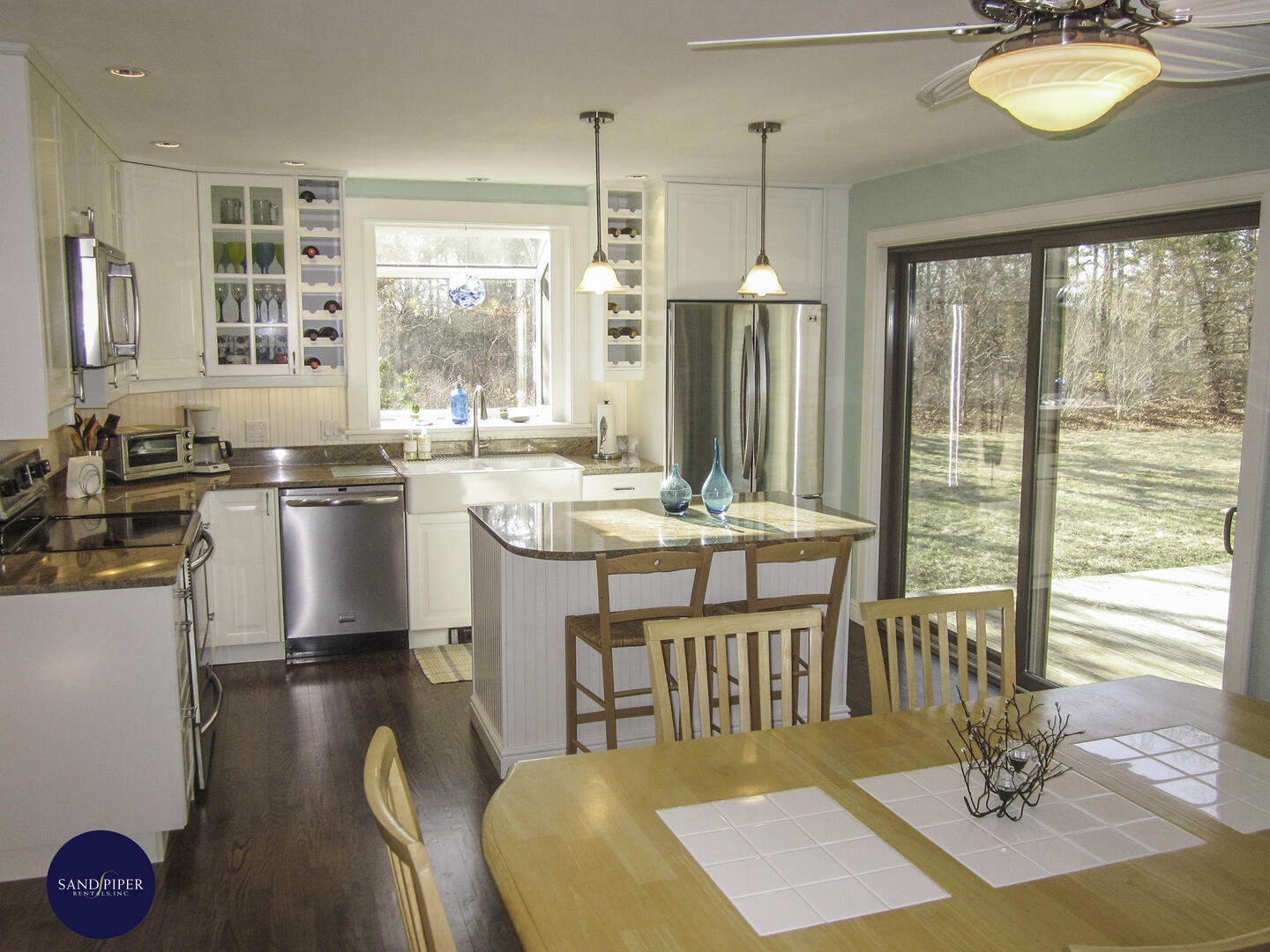 Cape Cod Home 995154