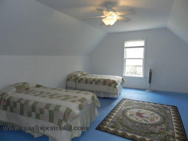 Cape Cod Home 995155