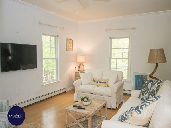 Cape Cod Home 995156