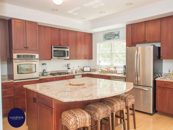 Cape Cod Home 995156